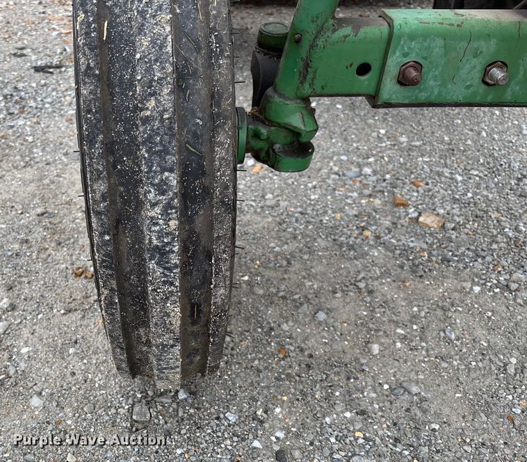 image for item EV3162 1998 John Deere 870 tractor