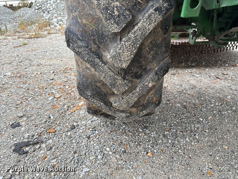 image for item EV3162 1998 John Deere 870 tractor