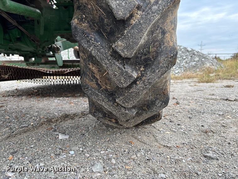 image for item EV3162 1998 John Deere 870 tractor