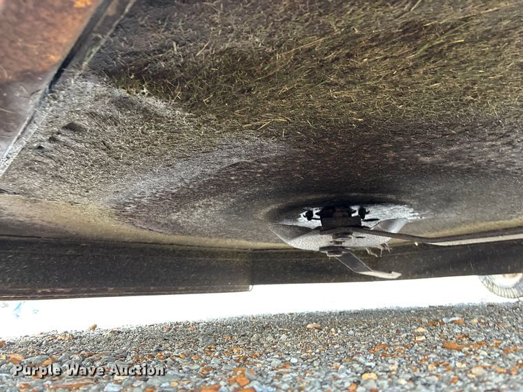 image for item EV3162 1998 John Deere 870 tractor