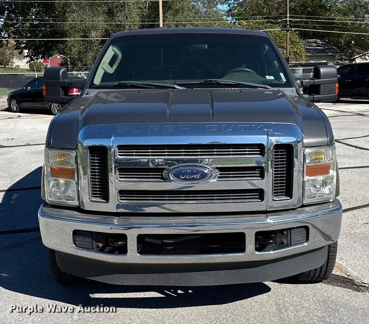 image for item EV3207 2010 Ford F250 Super Duty Crew Cab pickup truck