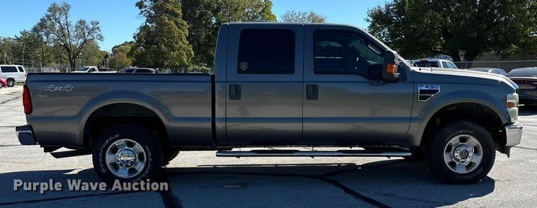 image for item EV3207 2010 Ford F250 Super Duty Crew Cab pickup truck
