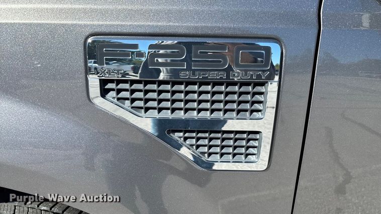 image for item EV3207 2010 Ford F250 Super Duty Crew Cab pickup truck