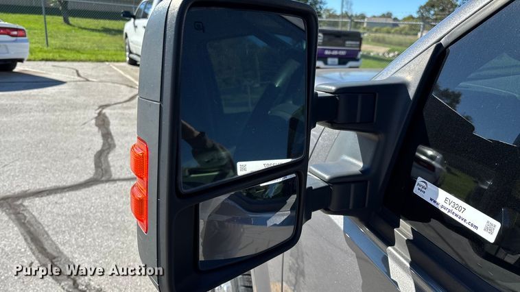 image for item EV3207 2010 Ford F250 Super Duty Crew Cab pickup truck