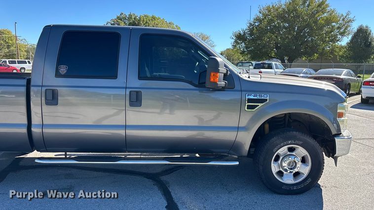 image for item EV3207 2010 Ford F250 Super Duty Crew Cab pickup truck