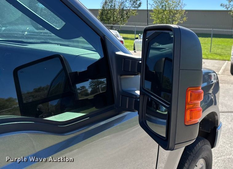 image for item EV3207 2010 Ford F250 Super Duty Crew Cab pickup truck