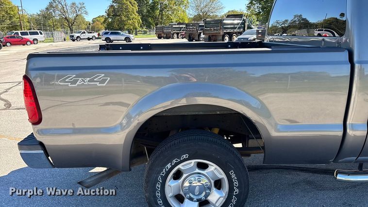 image for item EV3207 2010 Ford F250 Super Duty Crew Cab pickup truck