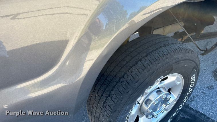 image for item EV3207 2010 Ford F250 Super Duty Crew Cab pickup truck