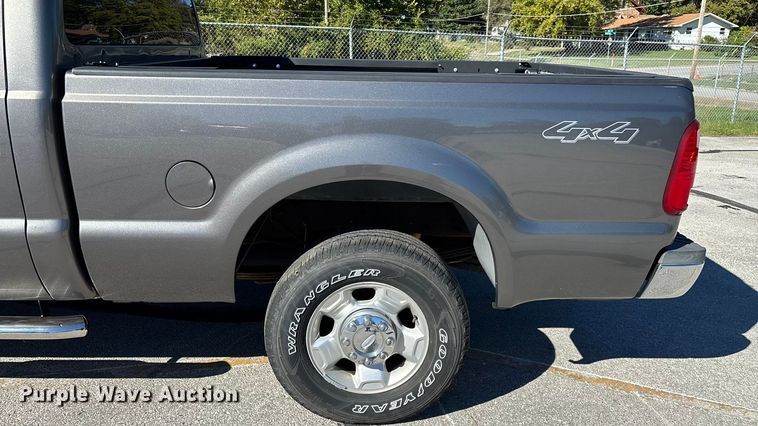 image for item EV3207 2010 Ford F250 Super Duty Crew Cab pickup truck