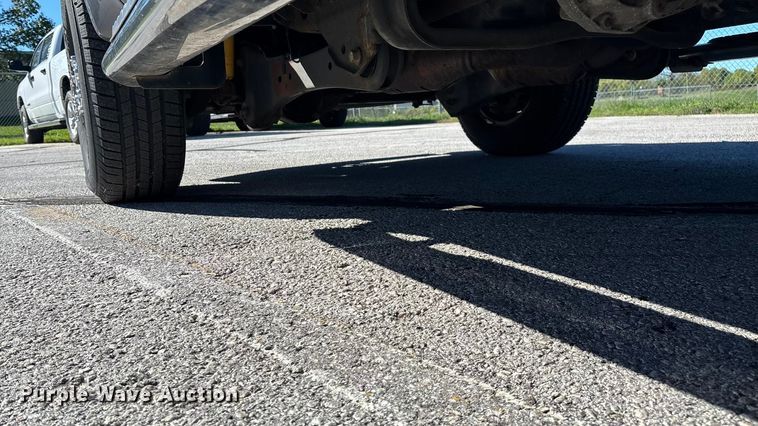 image for item EV3207 2010 Ford F250 Super Duty Crew Cab pickup truck