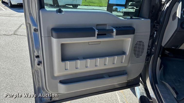 image for item EV3207 2010 Ford F250 Super Duty Crew Cab pickup truck