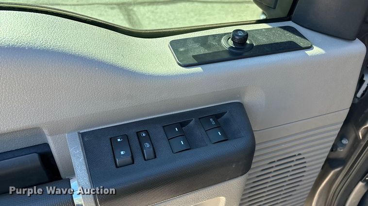 image for item EV3207 2010 Ford F250 Super Duty Crew Cab pickup truck