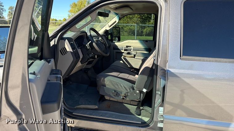 image for item EV3207 2010 Ford F250 Super Duty Crew Cab pickup truck