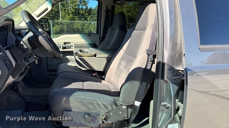 image for item EV3207 2010 Ford F250 Super Duty Crew Cab pickup truck