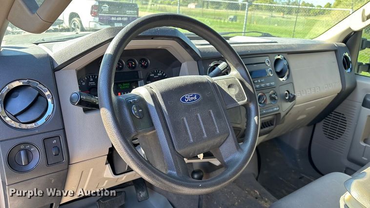 image for item EV3207 2010 Ford F250 Super Duty Crew Cab pickup truck
