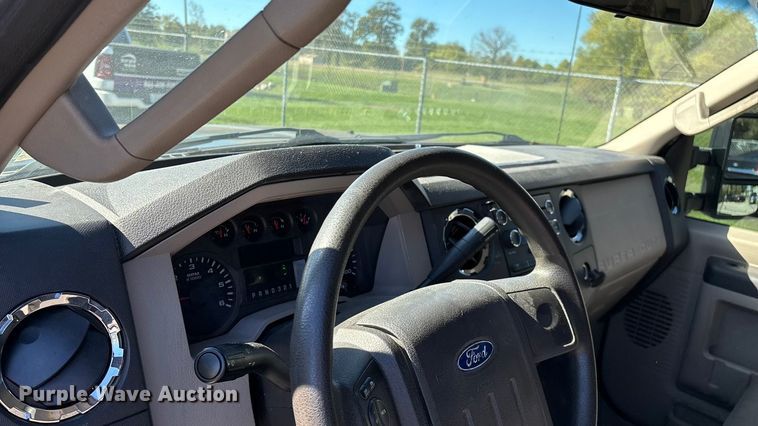image for item EV3207 2010 Ford F250 Super Duty Crew Cab pickup truck