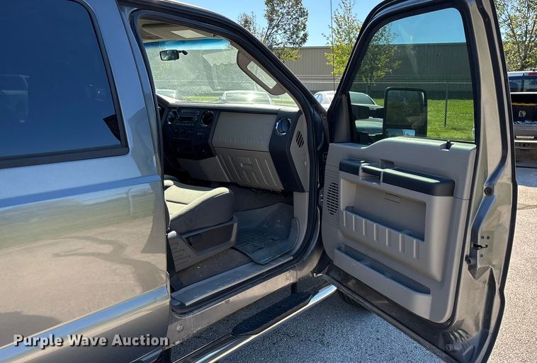 image for item EV3207 2010 Ford F250 Super Duty Crew Cab pickup truck