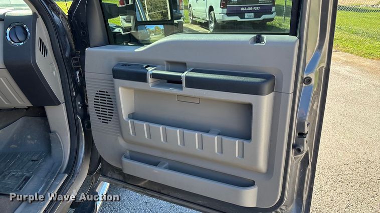 image for item EV3207 2010 Ford F250 Super Duty Crew Cab pickup truck