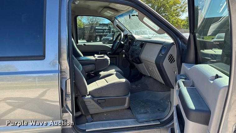 image for item EV3207 2010 Ford F250 Super Duty Crew Cab pickup truck