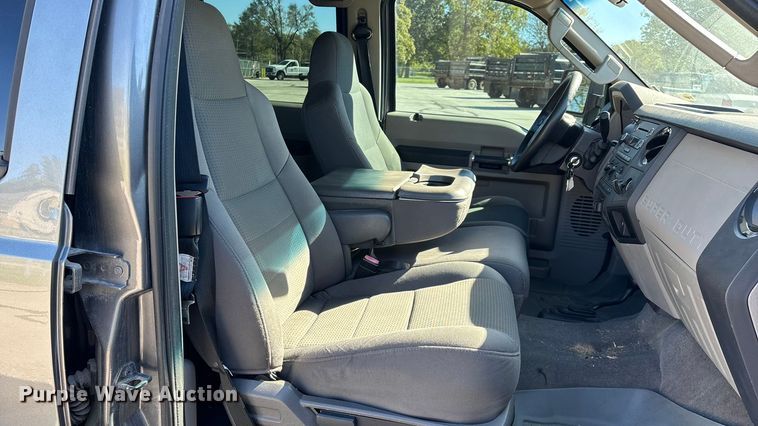 image for item EV3207 2010 Ford F250 Super Duty Crew Cab pickup truck