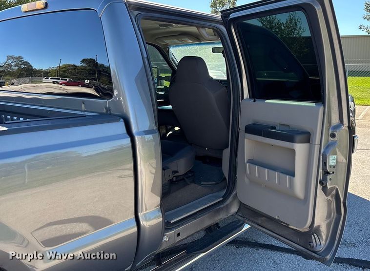 image for item EV3207 2010 Ford F250 Super Duty Crew Cab pickup truck