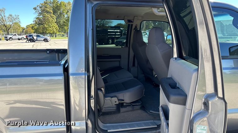 image for item EV3207 2010 Ford F250 Super Duty Crew Cab pickup truck