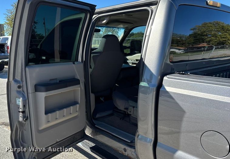 image for item EV3207 2010 Ford F250 Super Duty Crew Cab pickup truck
