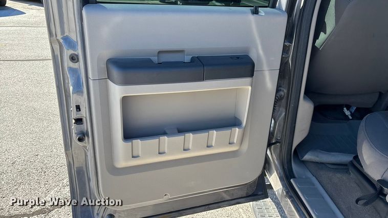 image for item EV3207 2010 Ford F250 Super Duty Crew Cab pickup truck