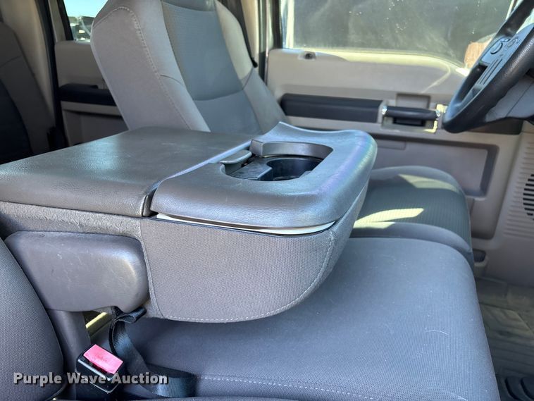 image for item EV3207 2010 Ford F250 Super Duty Crew Cab pickup truck