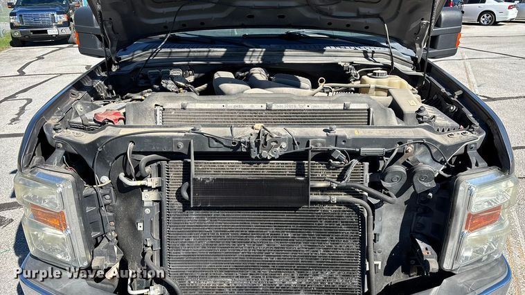 image for item EV3207 2010 Ford F250 Super Duty Crew Cab pickup truck