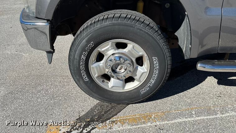 image for item EV3207 2010 Ford F250 Super Duty Crew Cab pickup truck