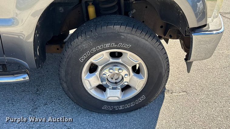 image for item EV3207 2010 Ford F250 Super Duty Crew Cab pickup truck