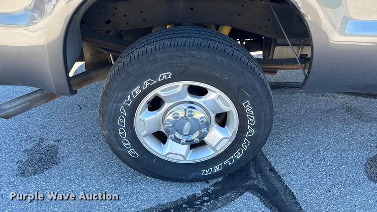 image for item EV3207 2010 Ford F250 Super Duty Crew Cab pickup truck