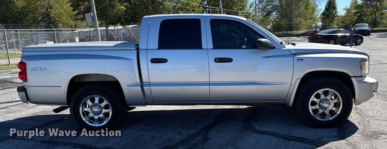 image for item EV3213 2010 Dodge Dakota Crew Cab pickup truck