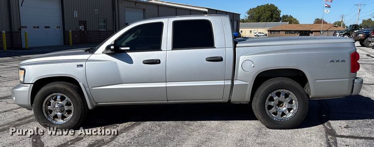 image for item EV3213 2010 Dodge Dakota Crew Cab pickup truck