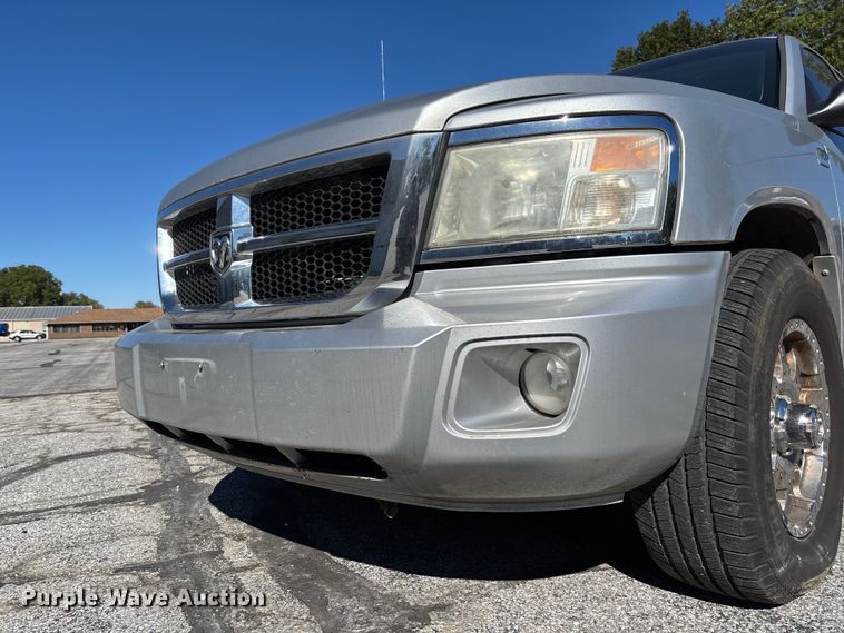 image for item EV3213 2010 Dodge Dakota Crew Cab pickup truck