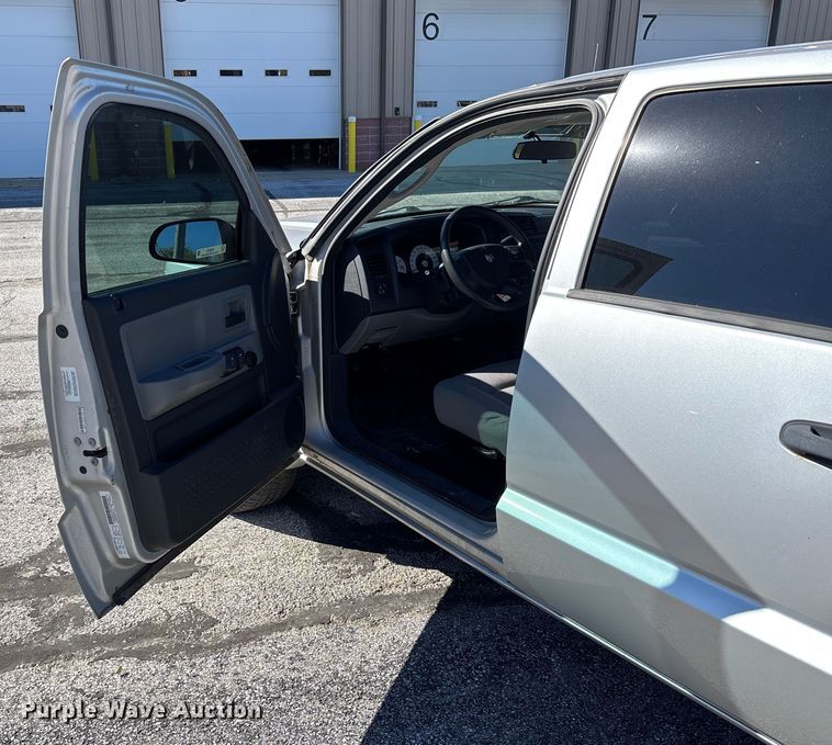 image for item EV3213 2010 Dodge Dakota Crew Cab pickup truck