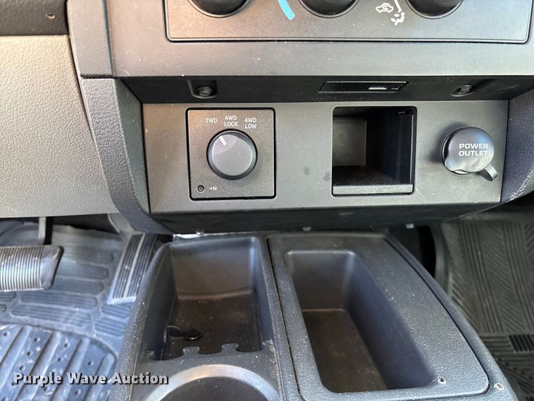 image for item EV3213 2010 Dodge Dakota Crew Cab pickup truck