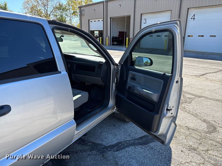 image for item EV3213 2010 Dodge Dakota Crew Cab pickup truck