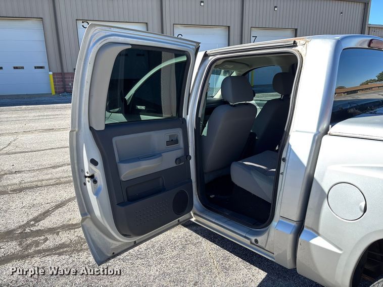 image for item EV3213 2010 Dodge Dakota Crew Cab pickup truck