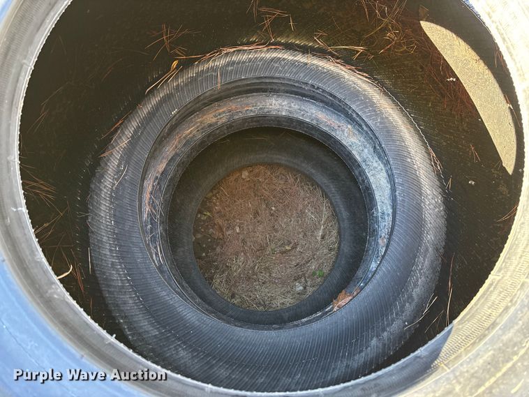 image for item EV3214 (4) Yokohama 29.5R25 tires