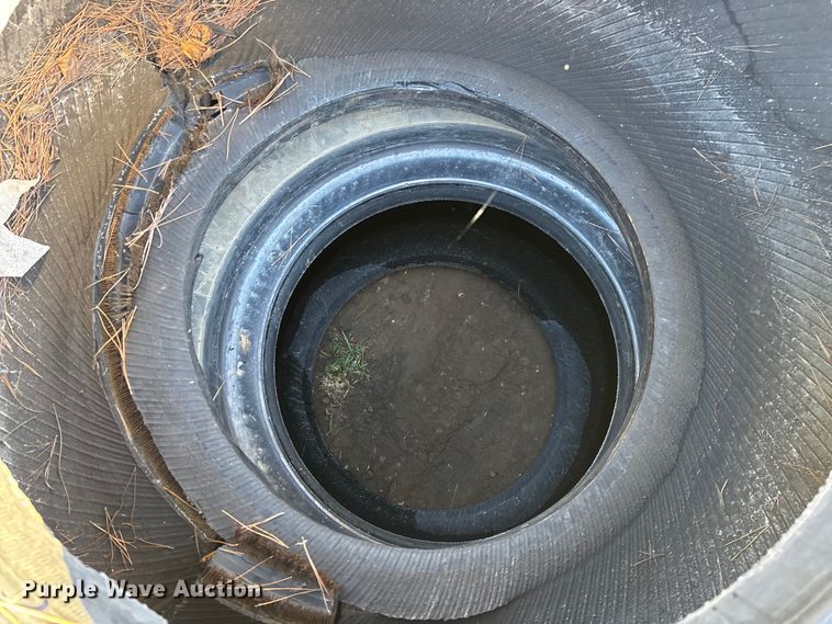 image for item EV3214 (4) Yokohama 29.5R25 tires