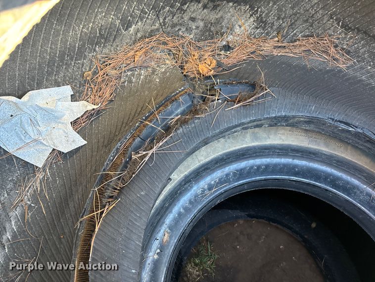 image for item EV3214 (4) Yokohama 29.5R25 tires