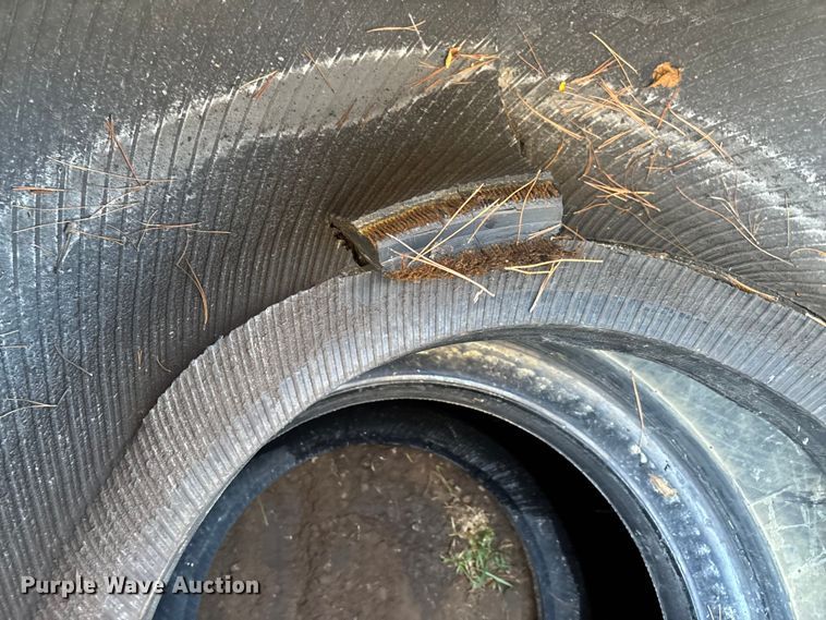 image for item EV3214 (4) Yokohama 29.5R25 tires