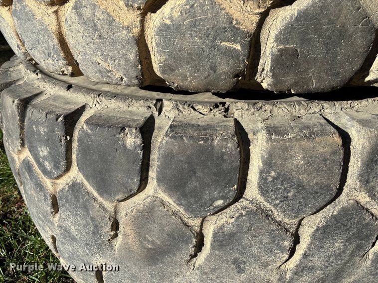 image for item EV3214 (4) Yokohama 29.5R25 tires