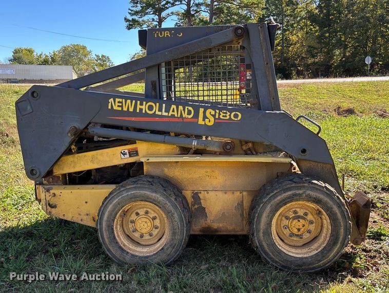 MINI CARGADOR SOBRE RUEDAS 2000 NEW HOLLAND LS180
