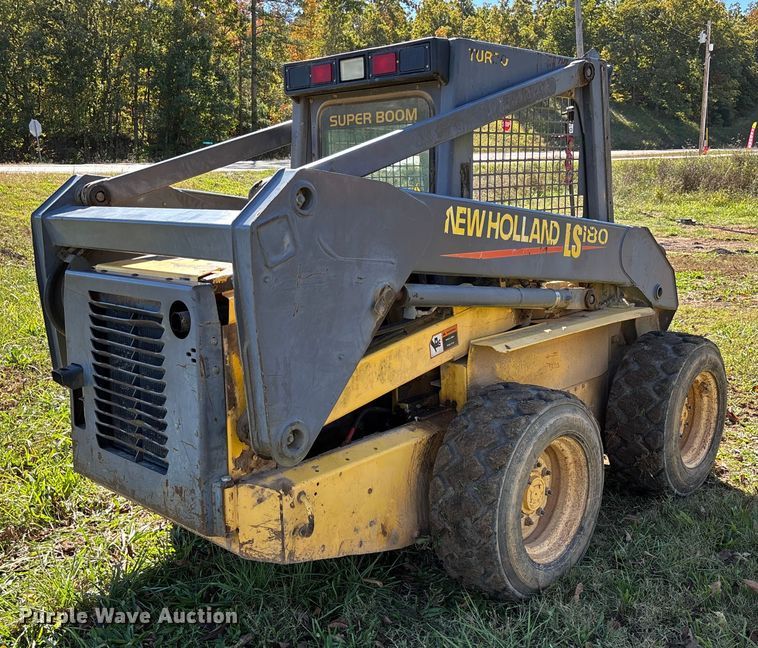 MINI CARGADOR SOBRE RUEDAS 2000 NEW HOLLAND LS180