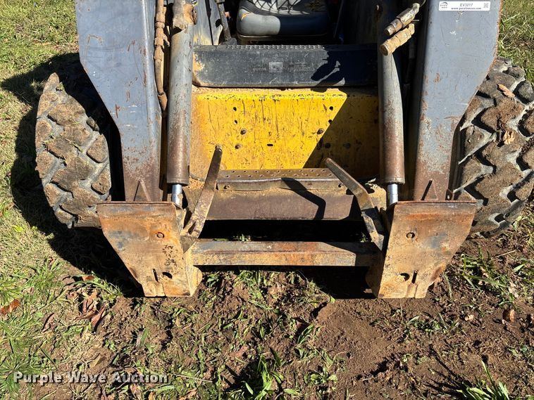 image for item EV3217 2000 New Holland LS180 skid steer loader