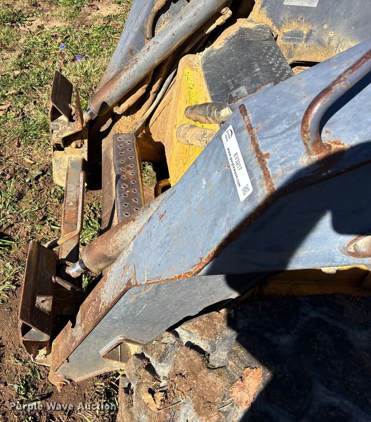 image for item EV3217 2000 New Holland LS180 skid steer loader