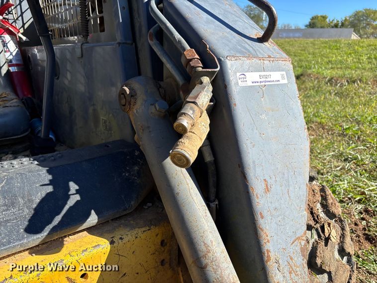 image for item EV3217 2000 New Holland LS180 skid steer loader